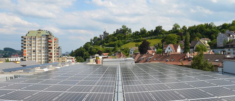 Toit solaire au-dessus de la ville de Baden en Argovie