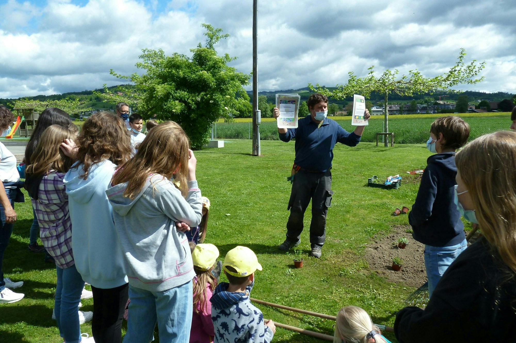 Kinder haben Unterricht an der Oase Steffisburg.
